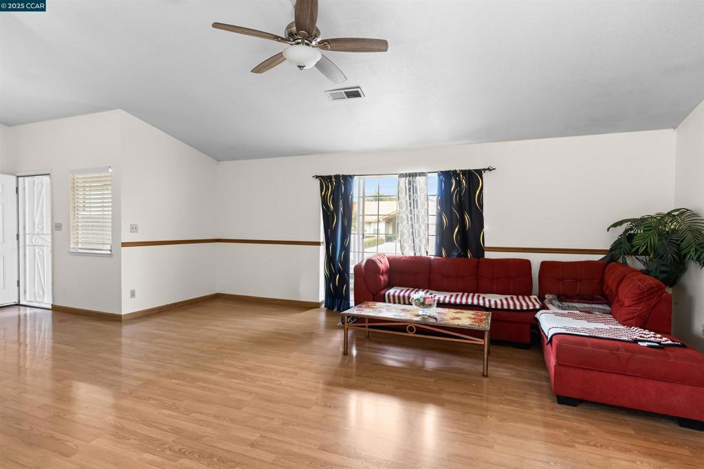 947 Burlwood Ct, Los Banos, CA 93635