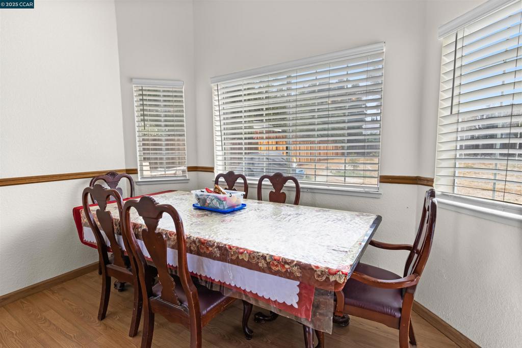 947 Burlwood Ct, Los Banos, CA 93635