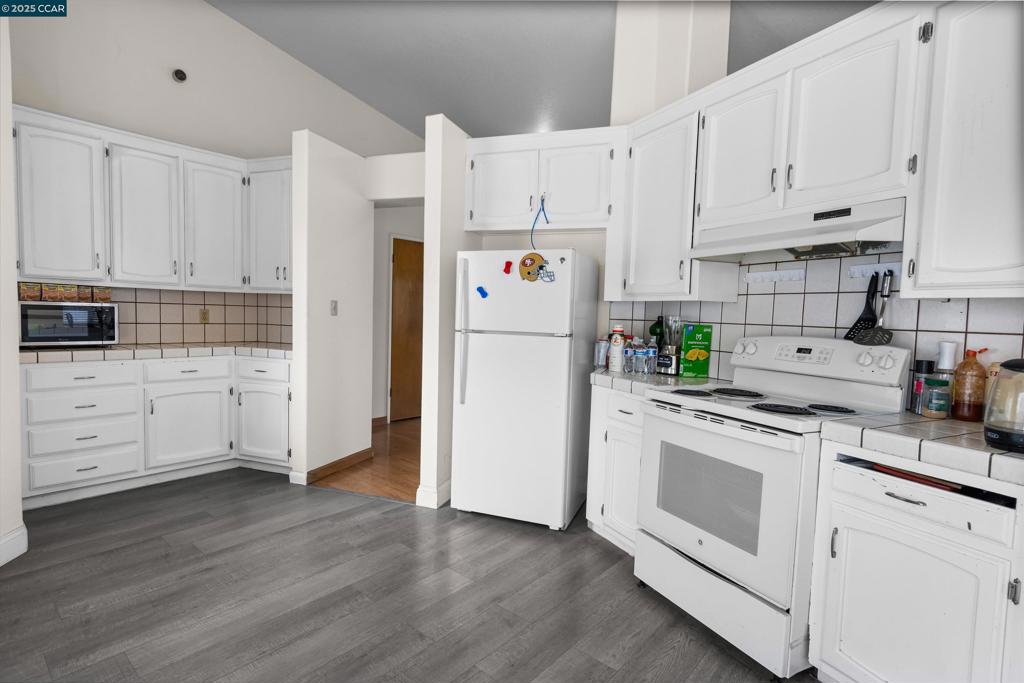 947 Burlwood Ct, Los Banos, CA 93635