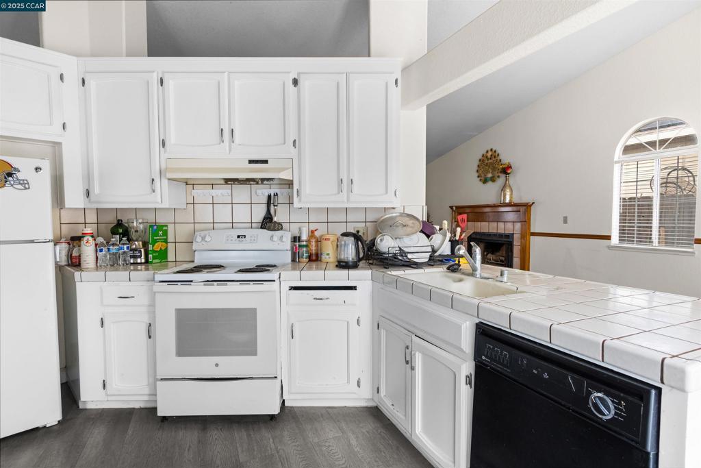 947 Burlwood Ct, Los Banos, CA 93635