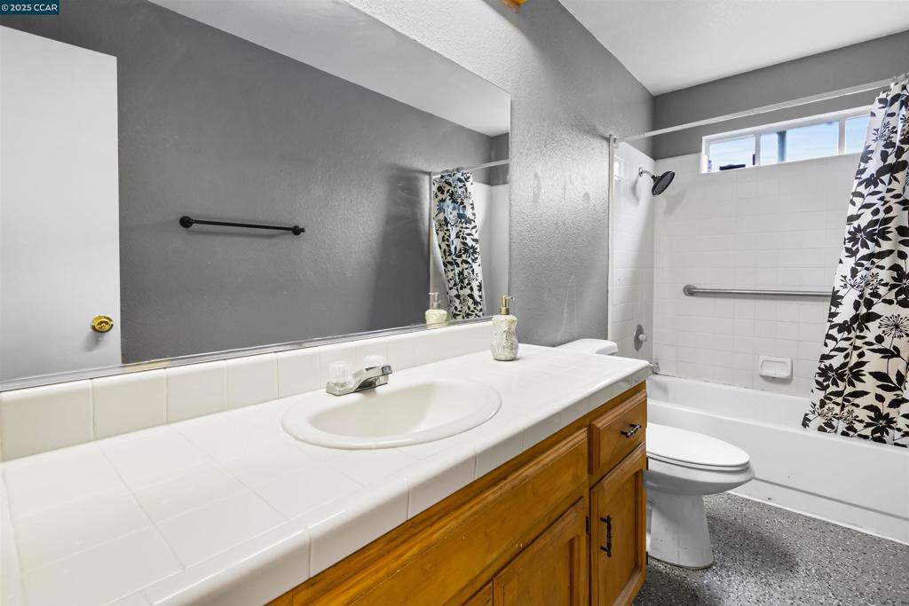 947 Burlwood Ct, Los Banos, CA 93635