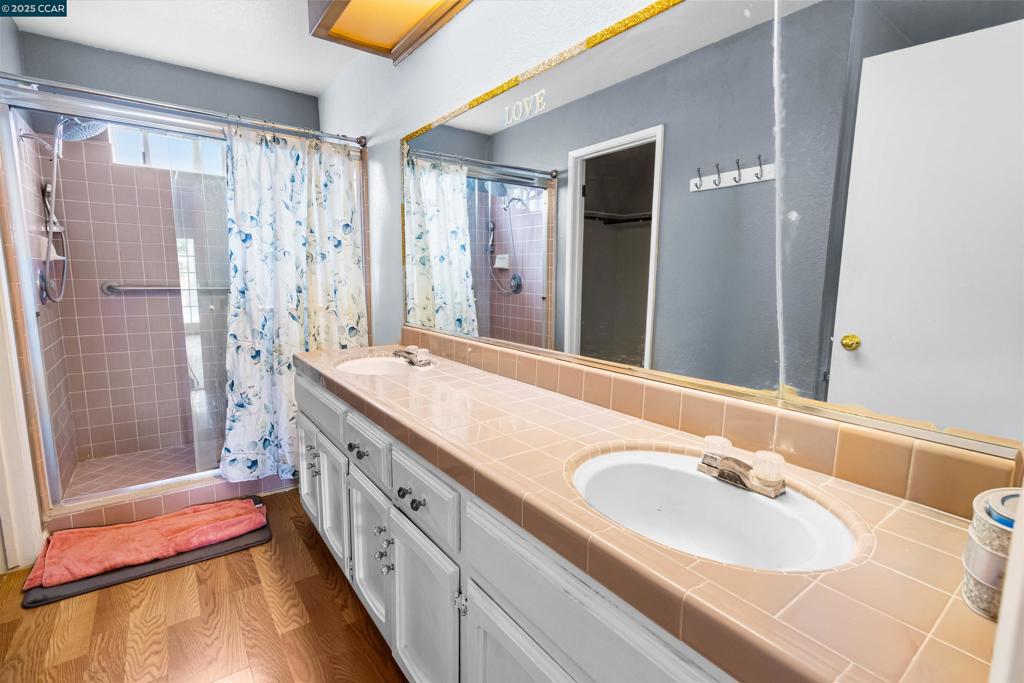 947 Burlwood Ct, Los Banos, CA 93635