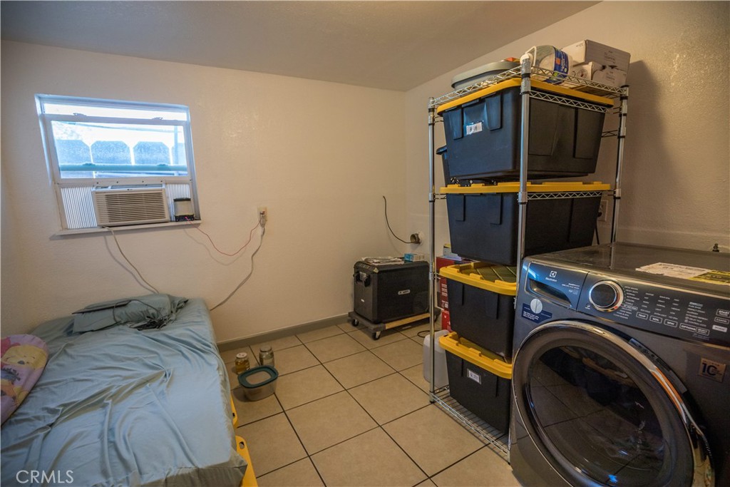 1122 N St, Merced, CA 95341