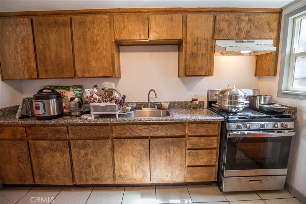 1122 N St, Merced, CA 95341