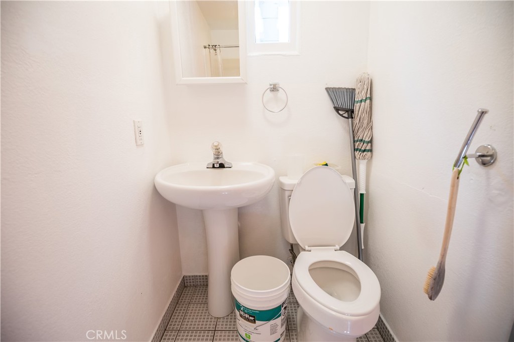 1122 N St, Merced, CA 95341