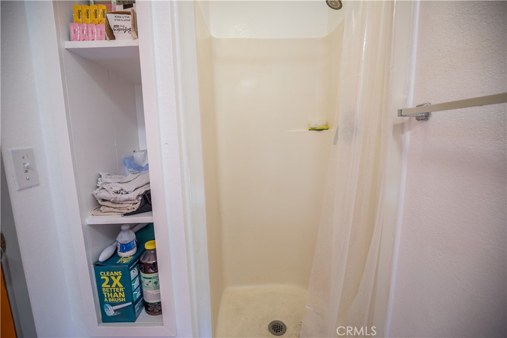 1122 N St, Merced, CA 95341