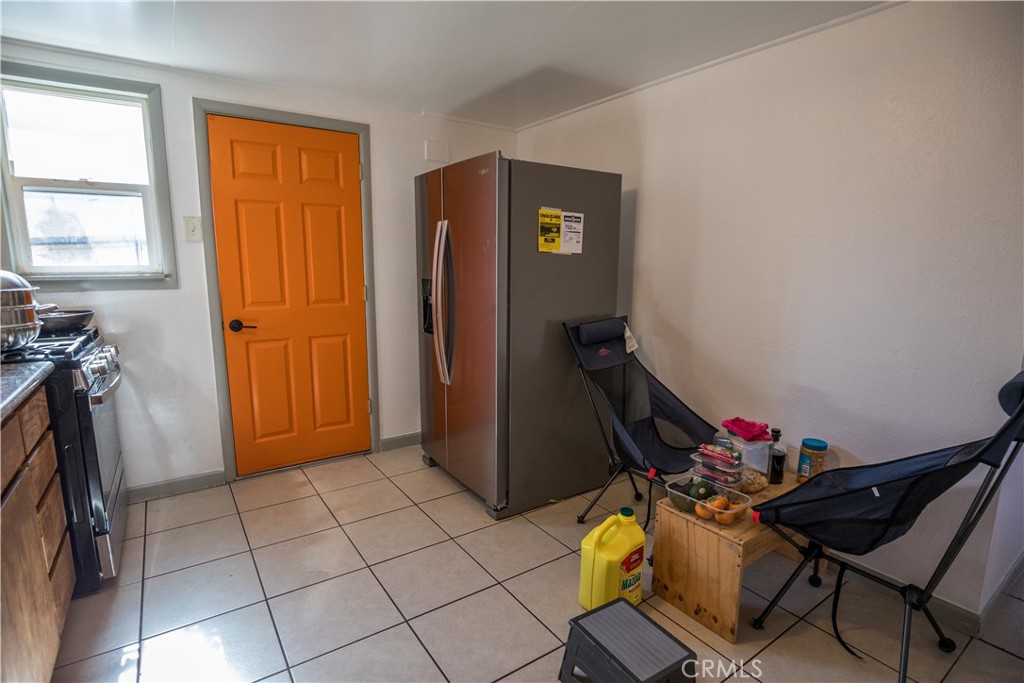 1122 N St, Merced, CA 95341