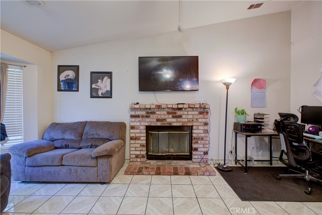 2064 Glenmoor Pl, Livingston, CA 95334