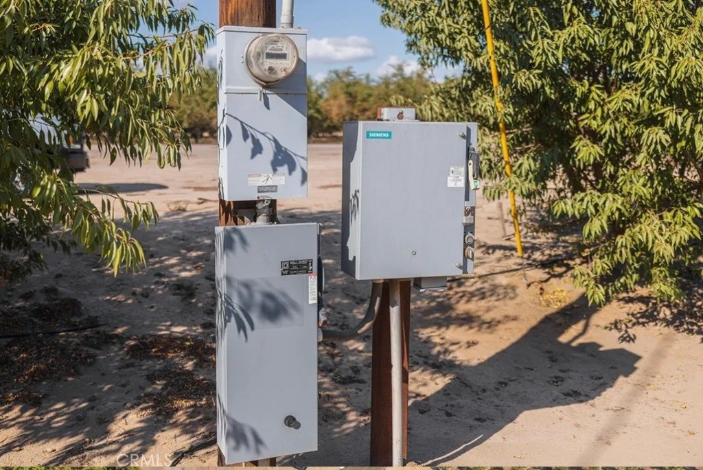 1 Longview Rd, Livingston, CA 95334