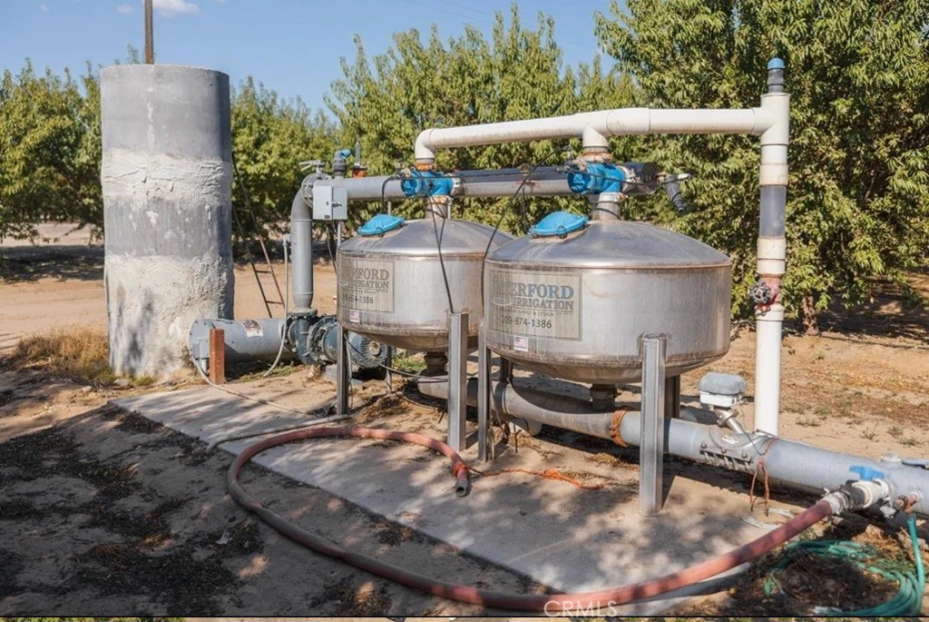 1 Longview Rd, Livingston, CA 95334