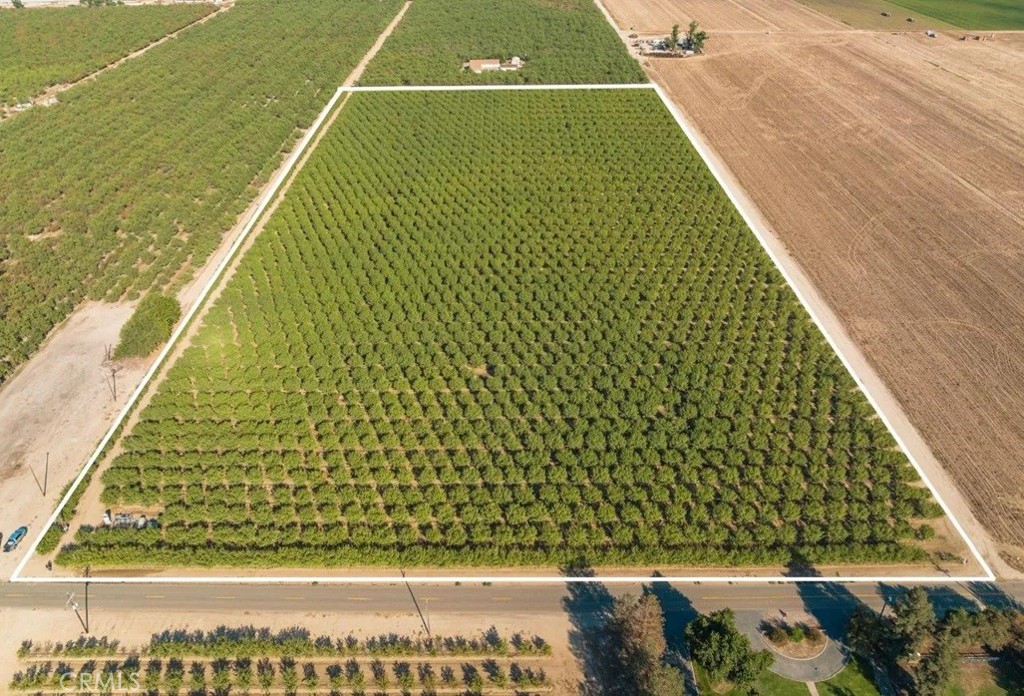 1 Longview Rd, Livingston, CA 95334