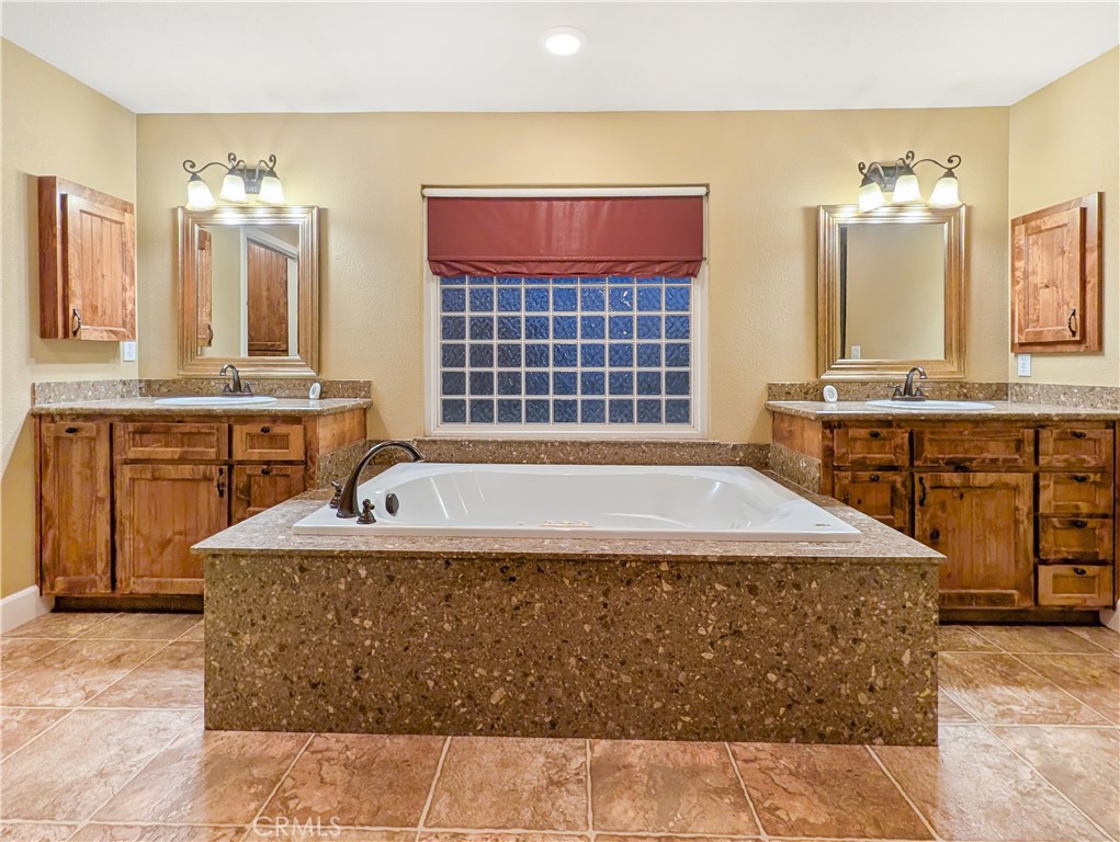 2590 N Gurr Rd, Atwater, CA 95301