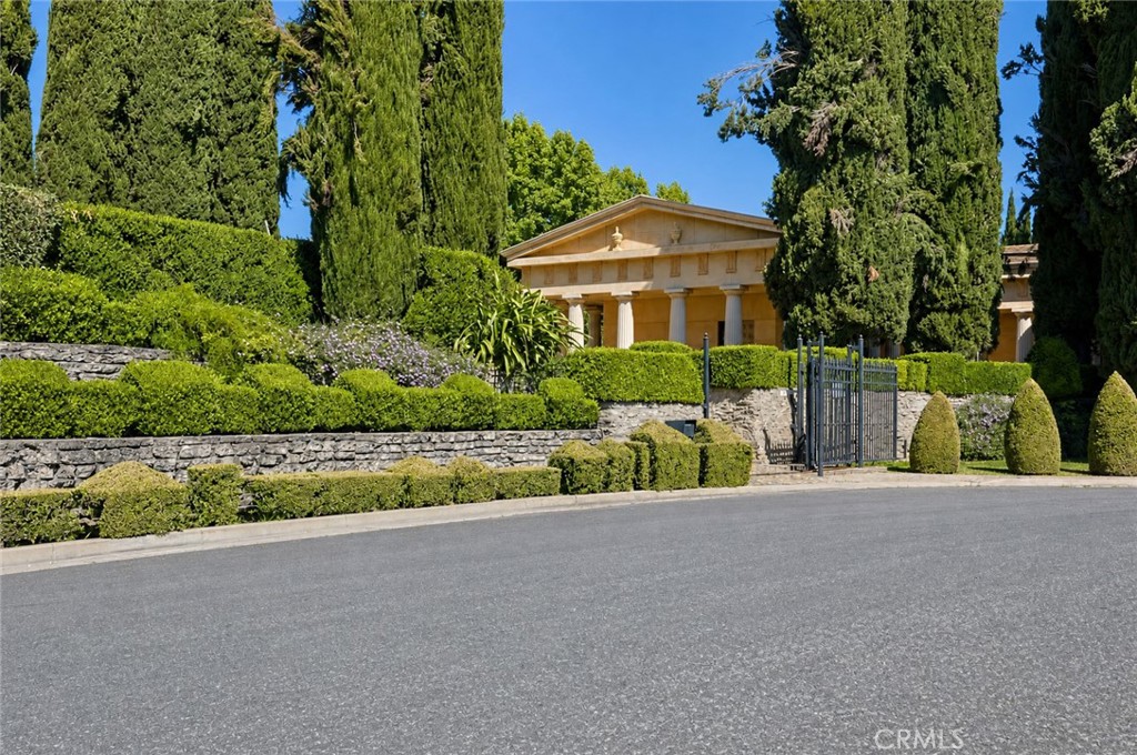 2021 W, Merced, CA 95340