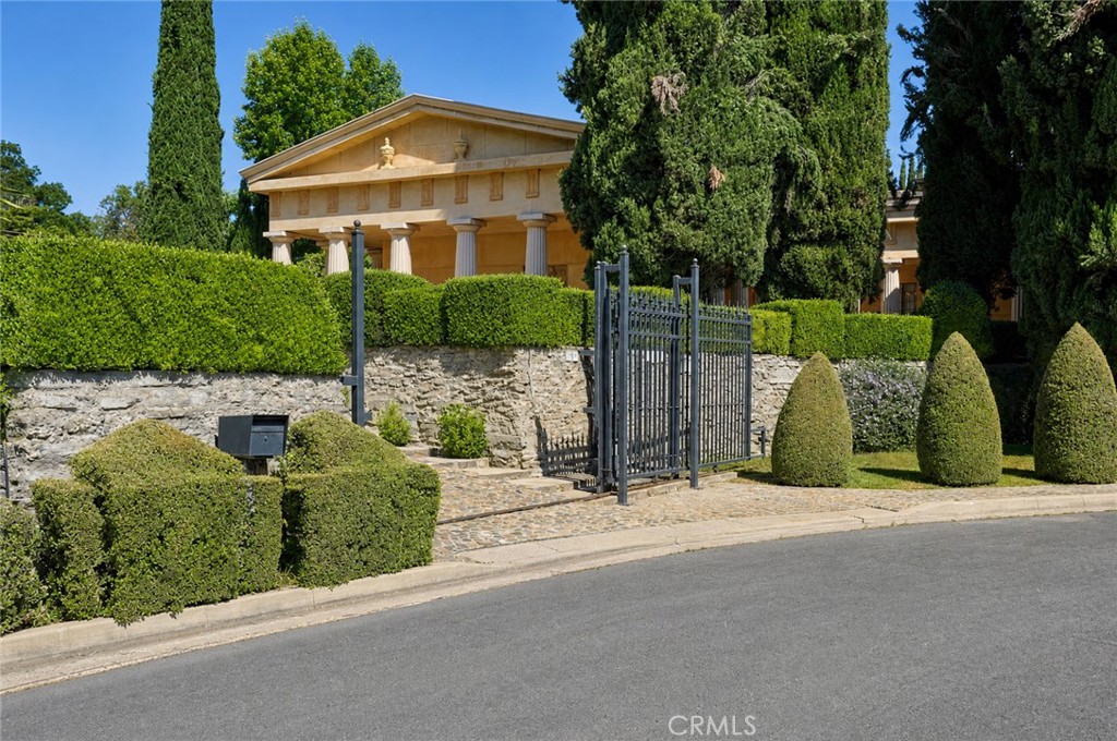 2021 W, Merced, CA 95340