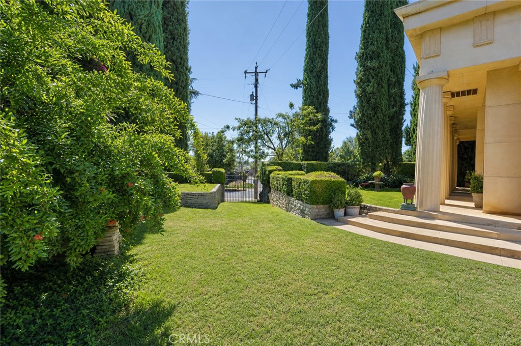 2021 W, Merced, CA 95340