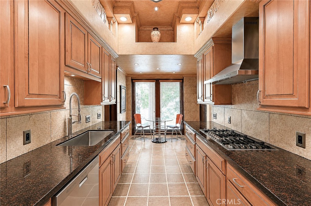 2021 W, Merced, CA 95340