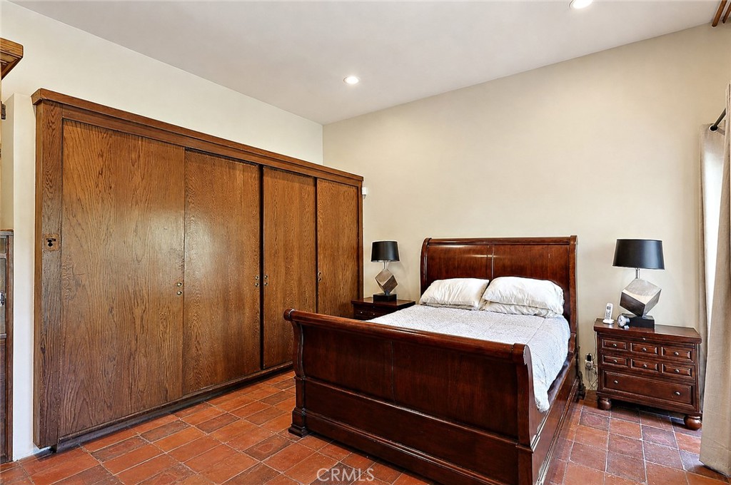2021 W, Merced, CA 95340