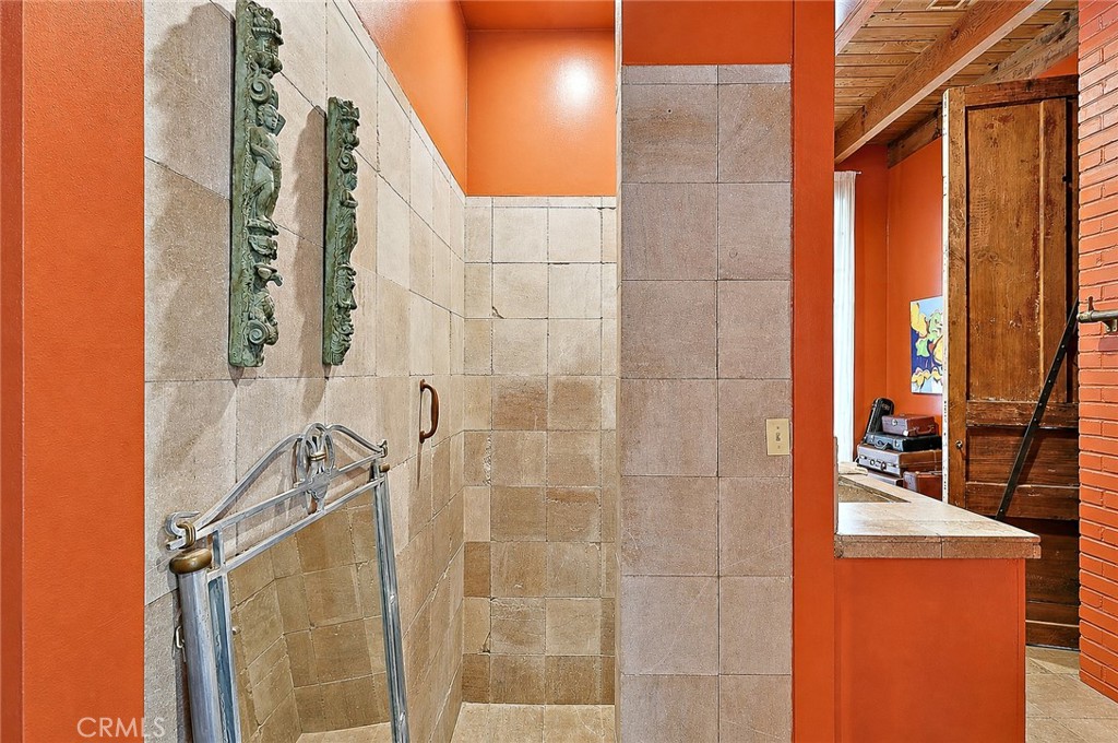 2021 W, Merced, CA 95340