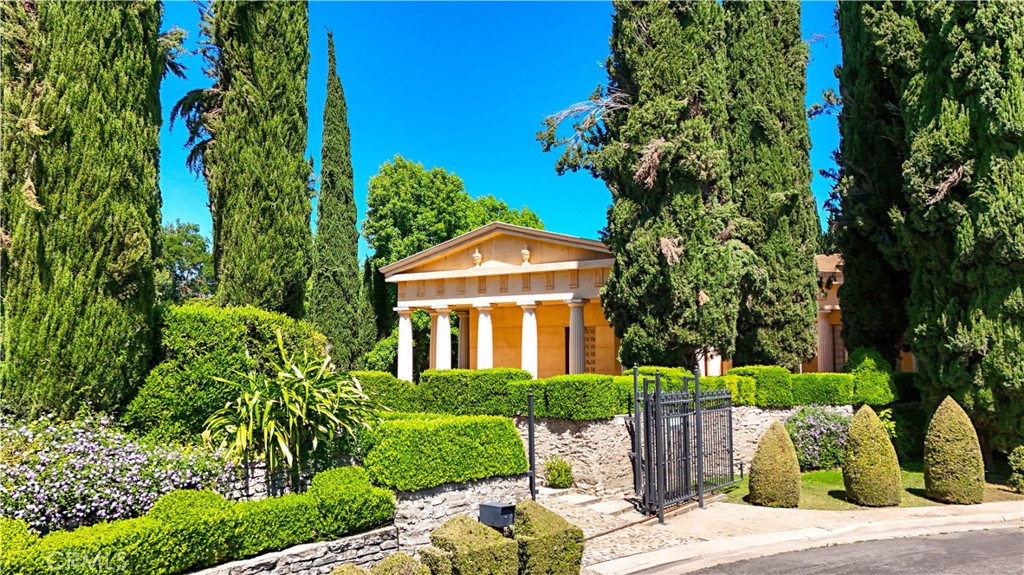 2021 W, Merced, CA 95340