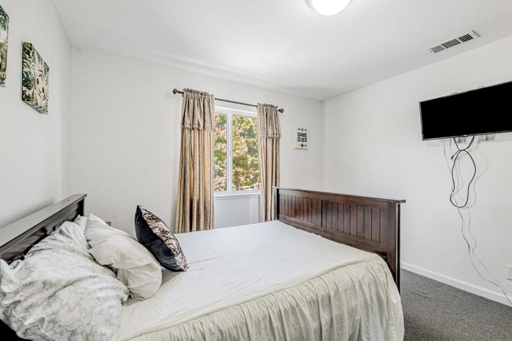 615 Heron Dr, Los Banos, CA 93635