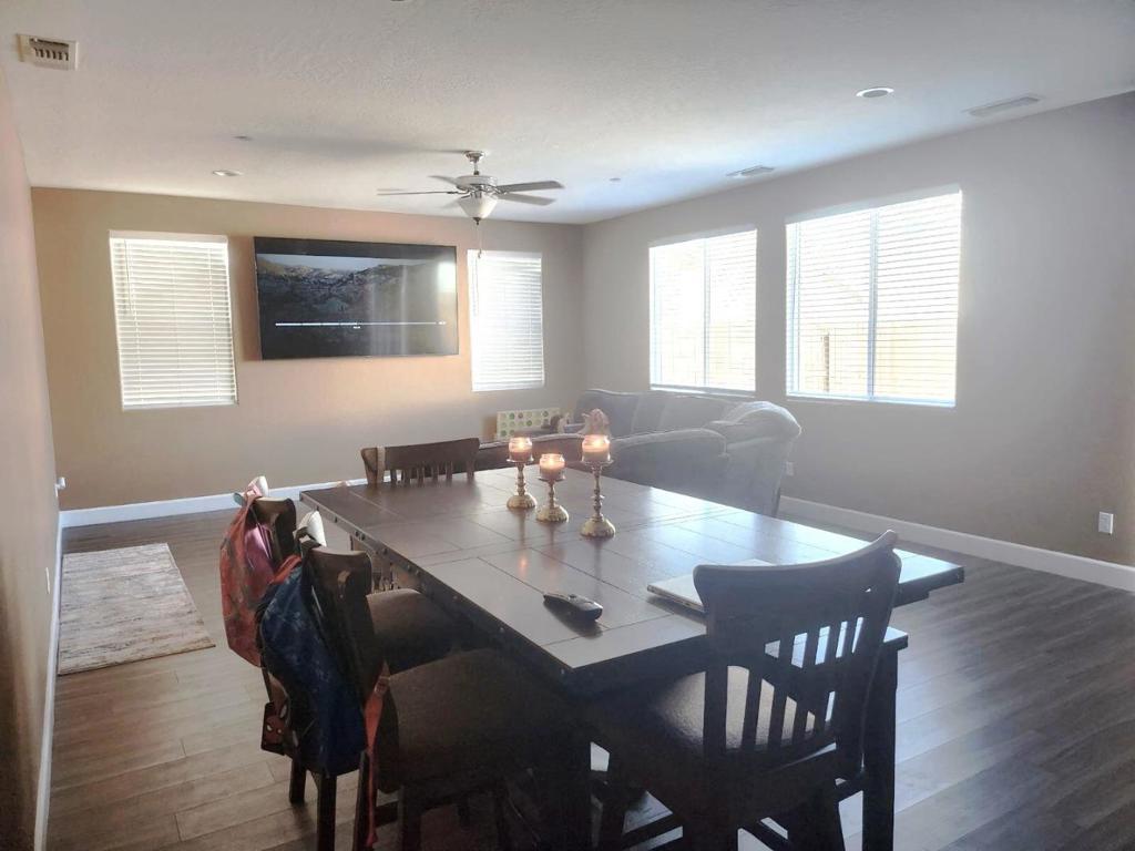 401 Manuel Ct, Los Banos, CA 93635