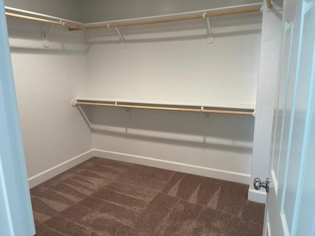 401 Manuel Ct, Los Banos, CA 93635