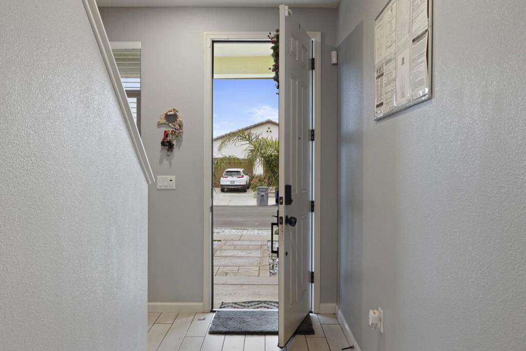 2075 Martin St, Los Banos, CA 93635