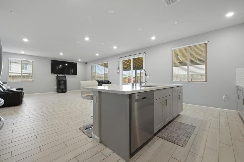 2075 Martin St, Los Banos, CA 93635