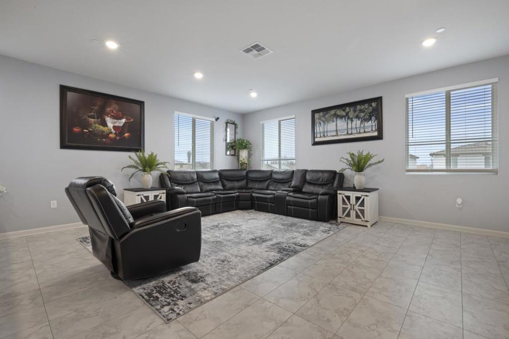 2075 Martin St, Los Banos, CA 93635