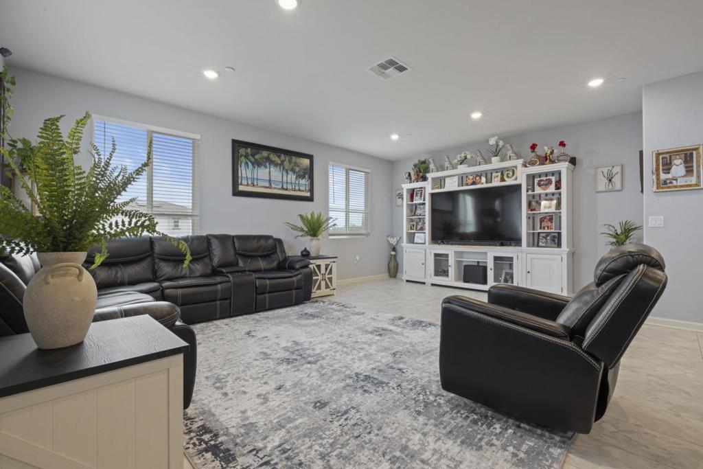 2075 Martin St, Los Banos, CA 93635