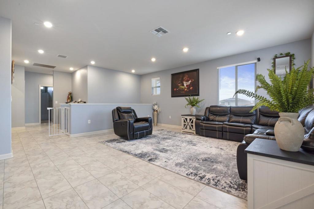 2075 Martin St, Los Banos, CA 93635