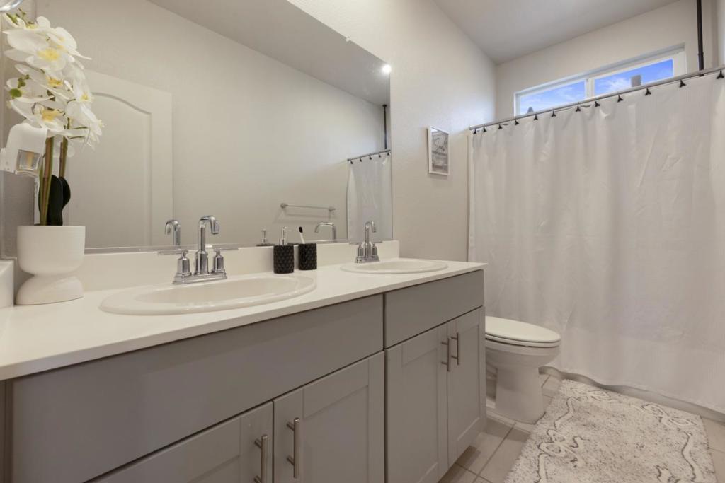 2075 Martin St, Los Banos, CA 93635