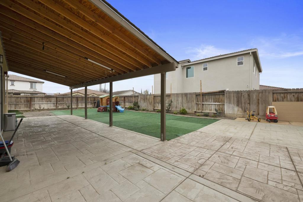 2075 Martin St, Los Banos, CA 93635