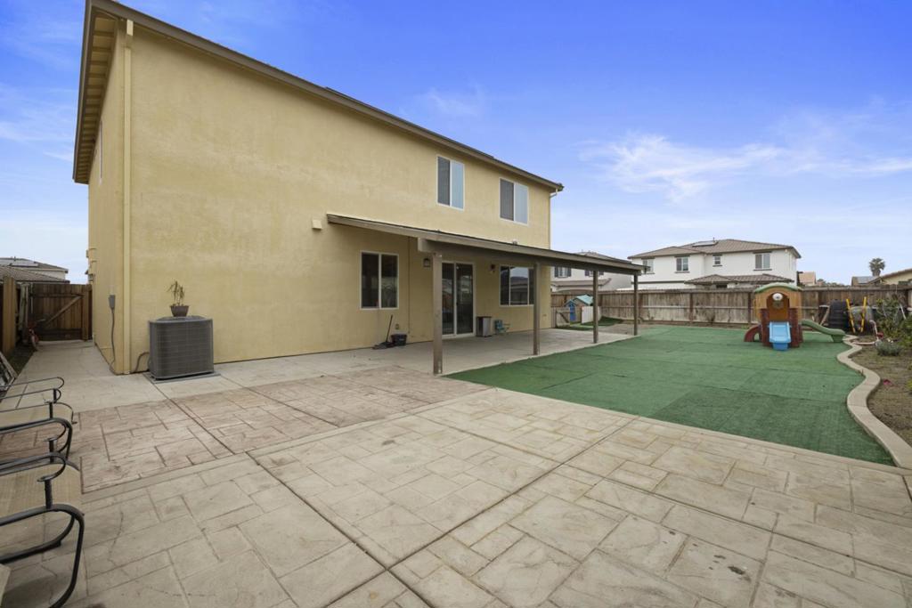 2075 Martin St, Los Banos, CA 93635