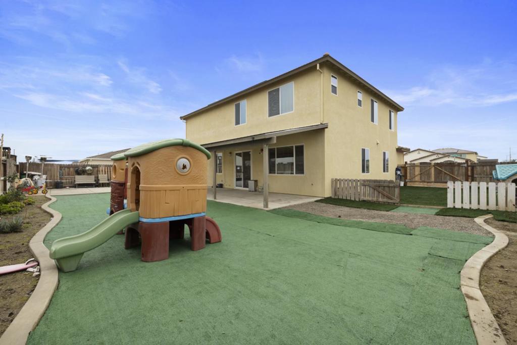 2075 Martin St, Los Banos, CA 93635