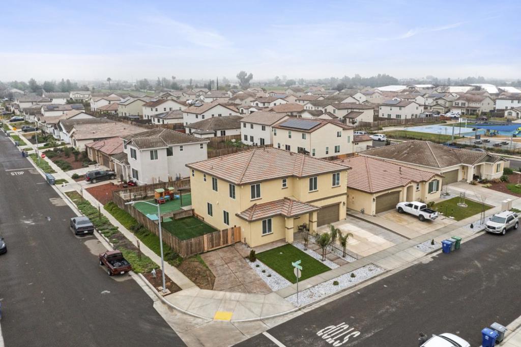 2075 Martin St, Los Banos, CA 93635