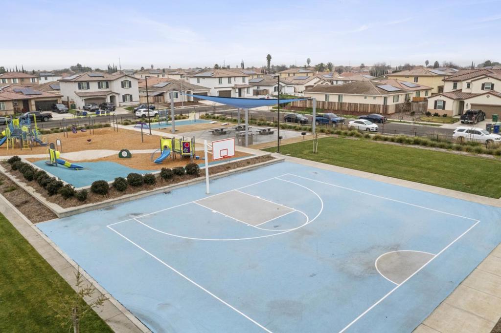 2075 Martin St, Los Banos, CA 93635