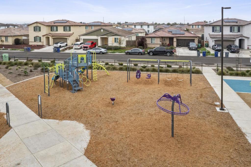 2075 Martin St, Los Banos, CA 93635