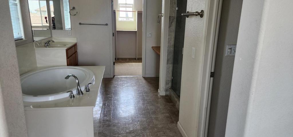253 Lilac Ln, Livingston, CA 95334