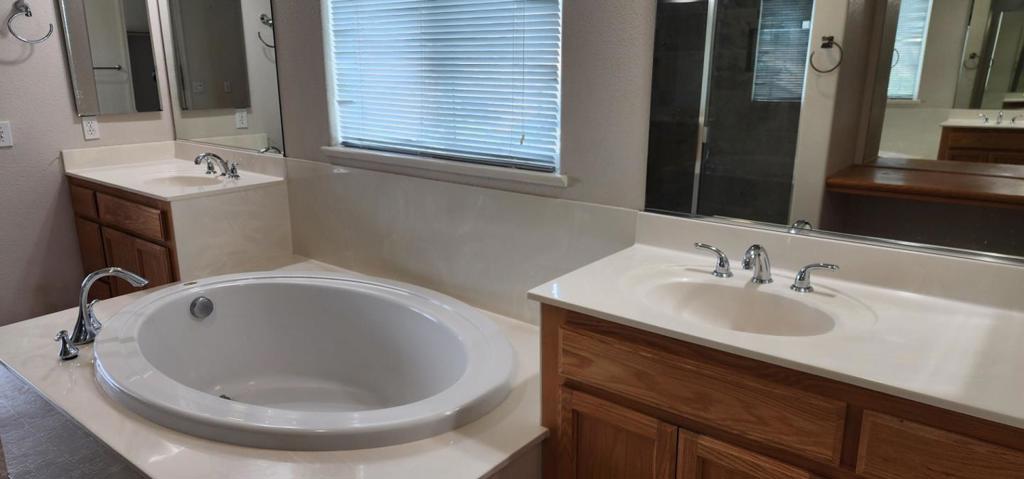 253 Lilac Ln, Livingston, CA 95334