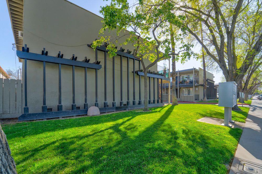 133 W I St, Los Banos, CA 93635