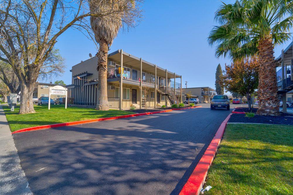 133 W I St, Los Banos, CA 93635