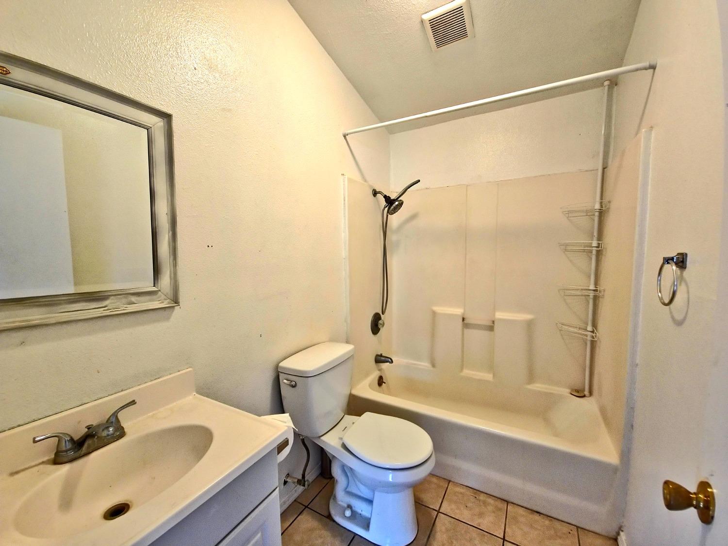 1650 Bette St, Merced, CA 95341