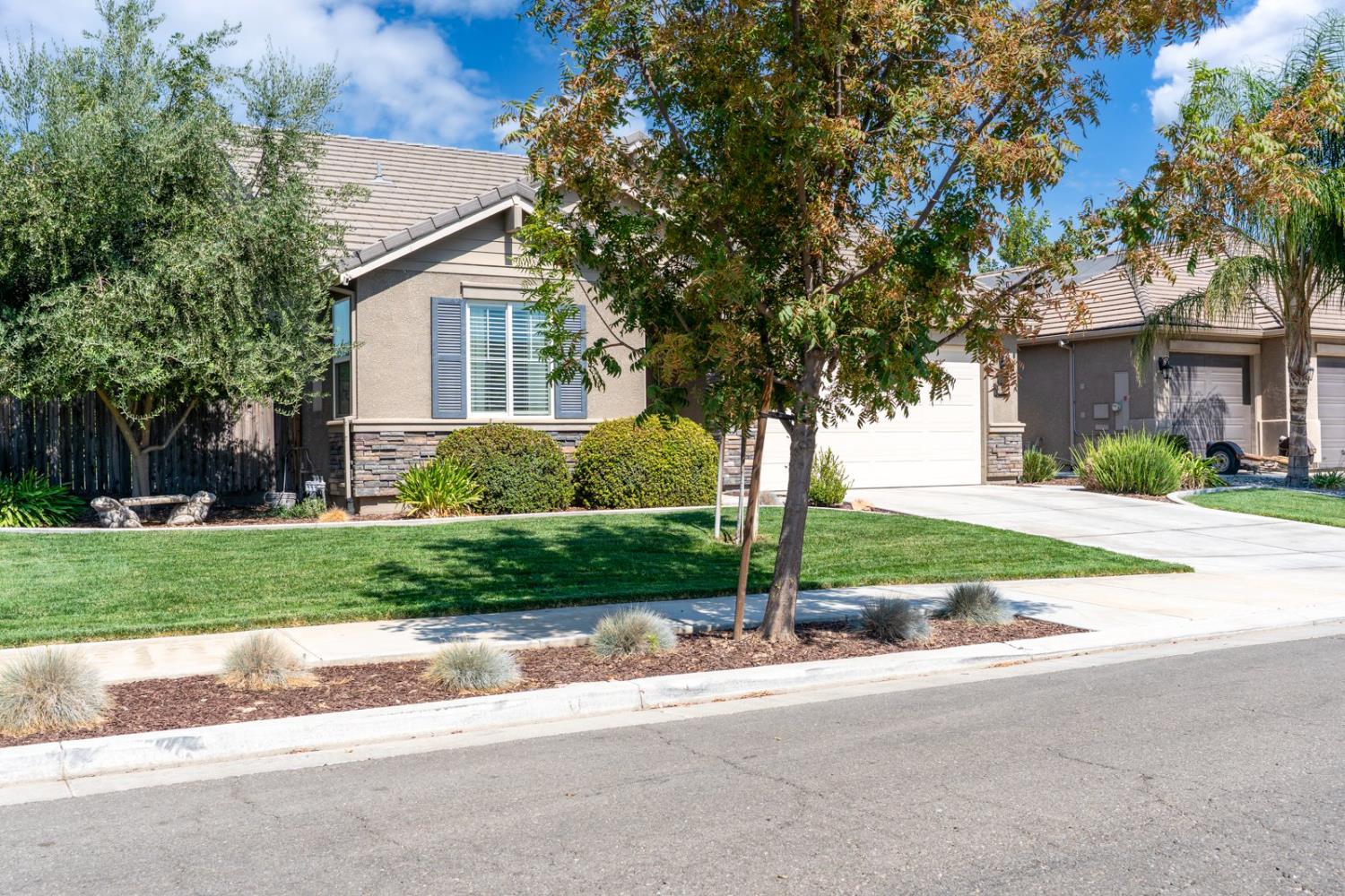 1608 Dolomite Ct, Los Banos, CA 93635