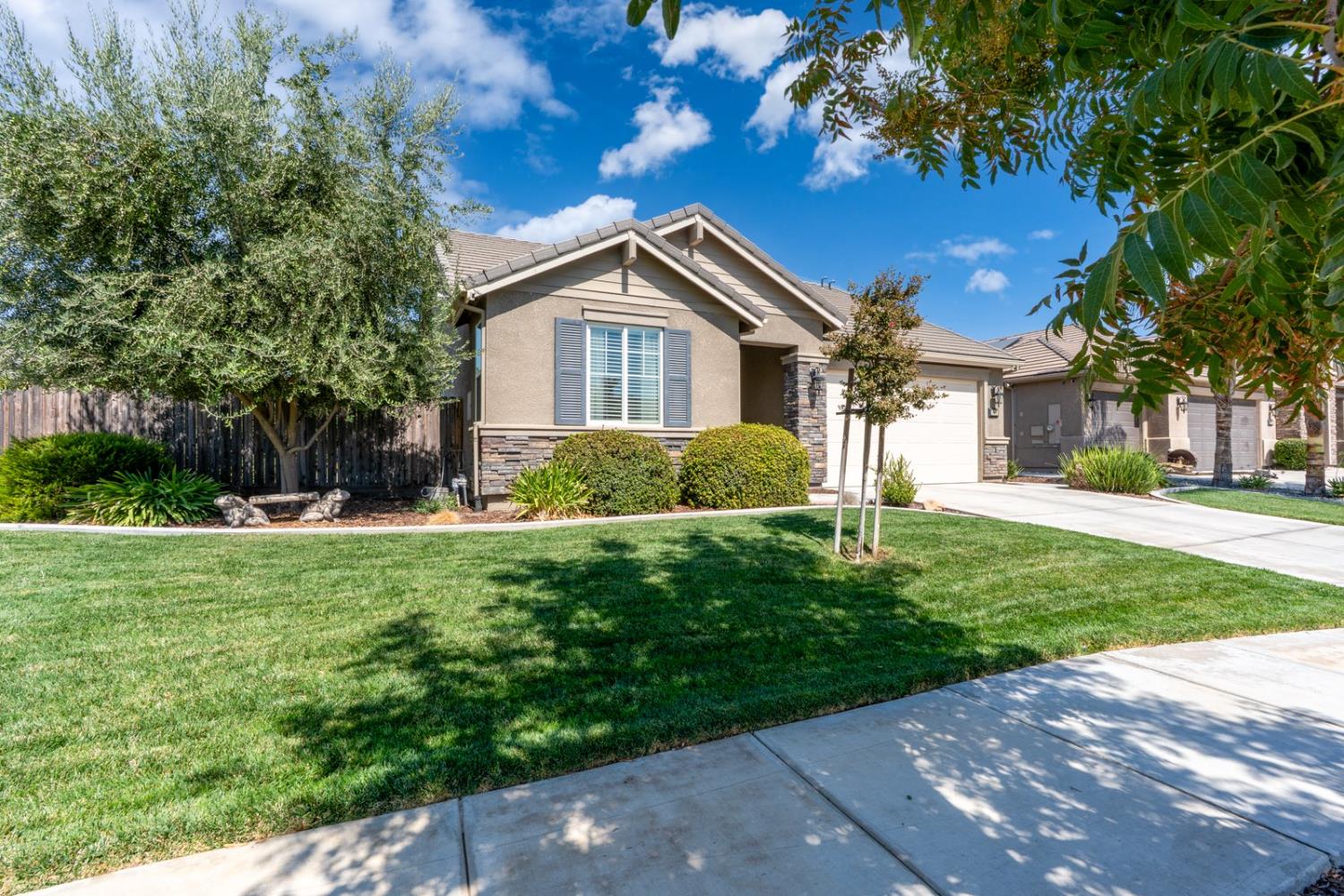 1608 Dolomite Ct, Los Banos, CA 93635