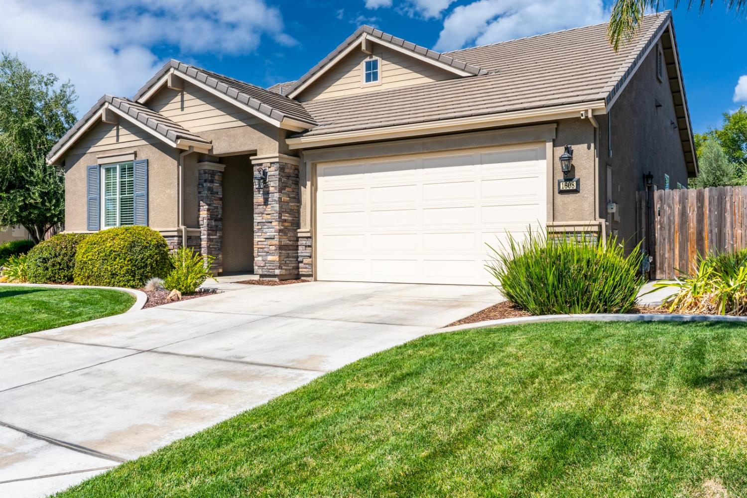 1608 Dolomite Ct, Los Banos, CA 93635