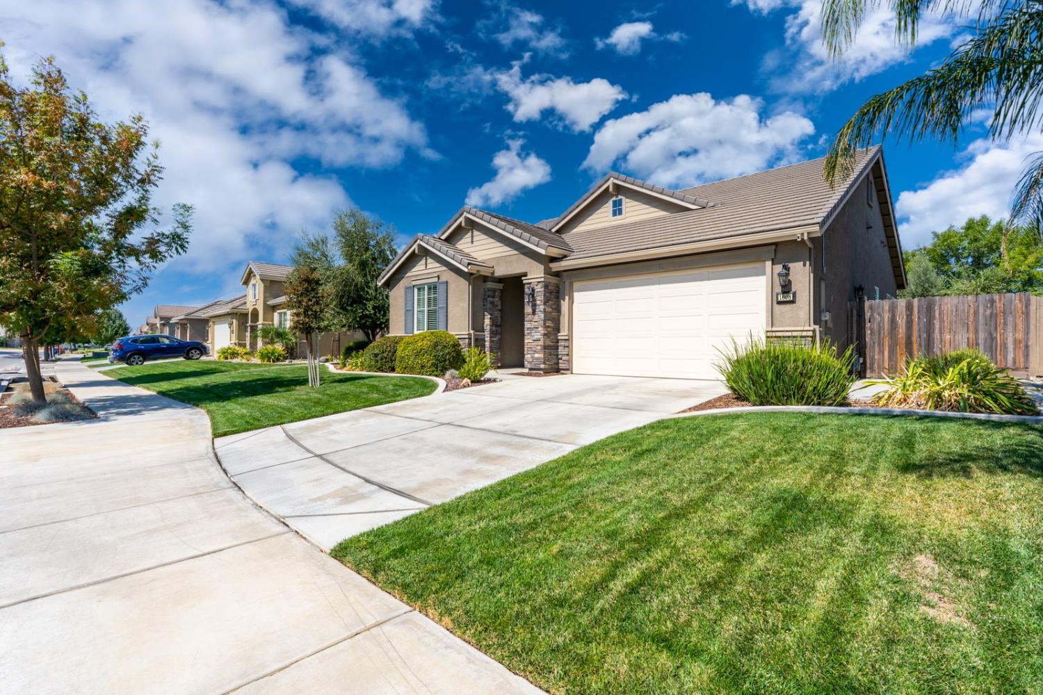 1608 Dolomite Ct, Los Banos, CA 93635