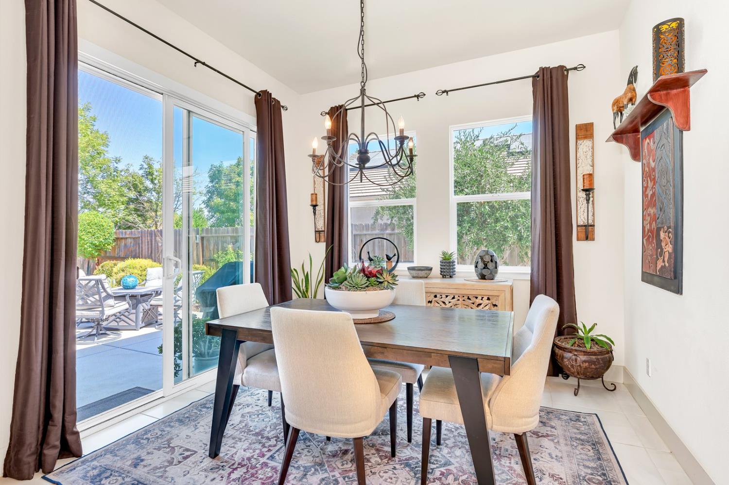 1608 Dolomite Ct, Los Banos, CA 93635