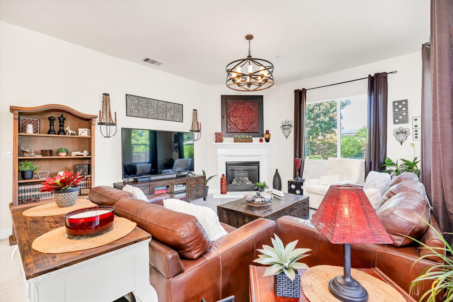 1608 Dolomite Ct, Los Banos, CA 93635