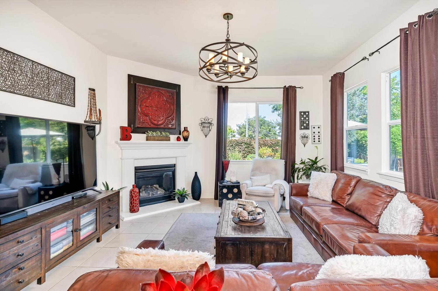 1608 Dolomite Ct, Los Banos, CA 93635